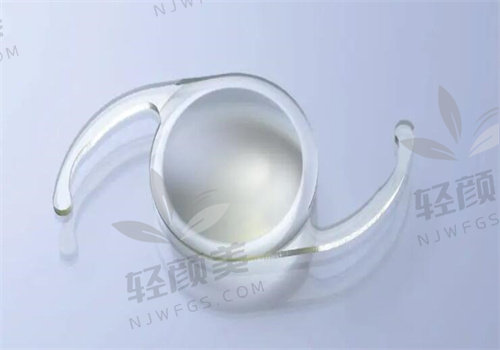 想了解华厦眼科医院晶体植入手术价格？这份价格表带你看清各分院具体收费！